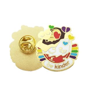 定制金色金属雕刻软徽章定制