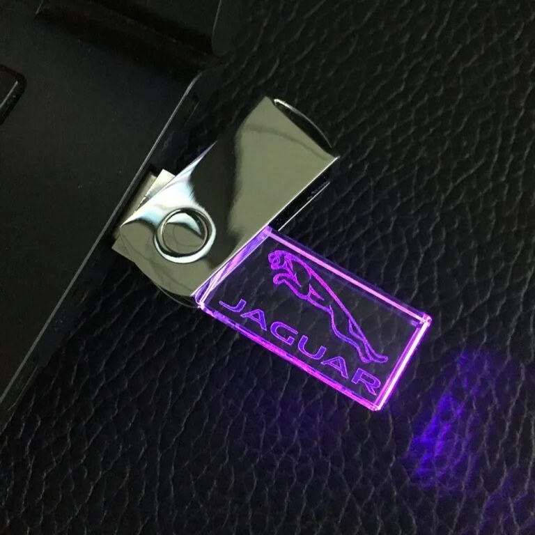 旋转水晶U盘:通透外壳折射光线