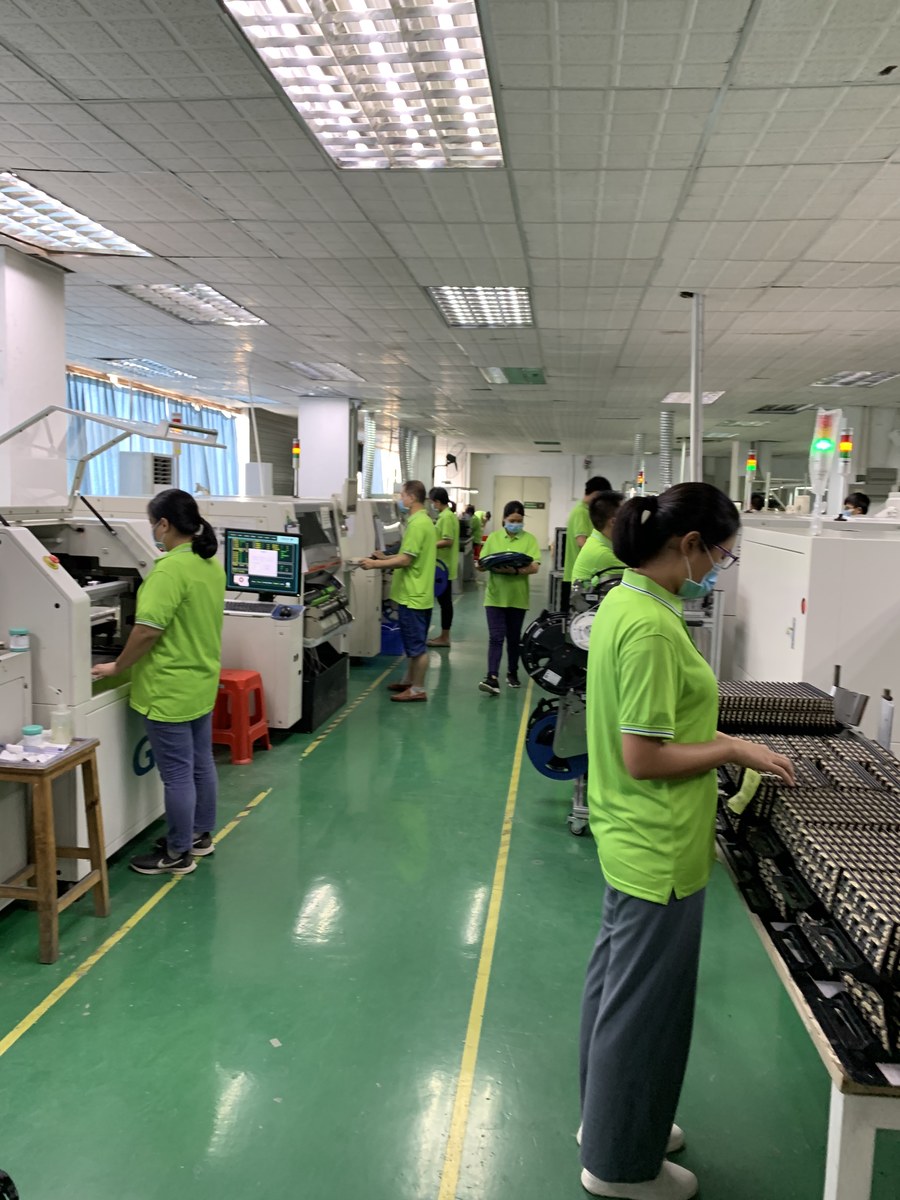优闪科技SMT无尘贴片车间实拍 自动化产线与标准化工位